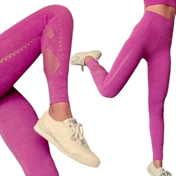 Free people movement running through my mind leggings laser cut pink sz S - Picture 3 of 8